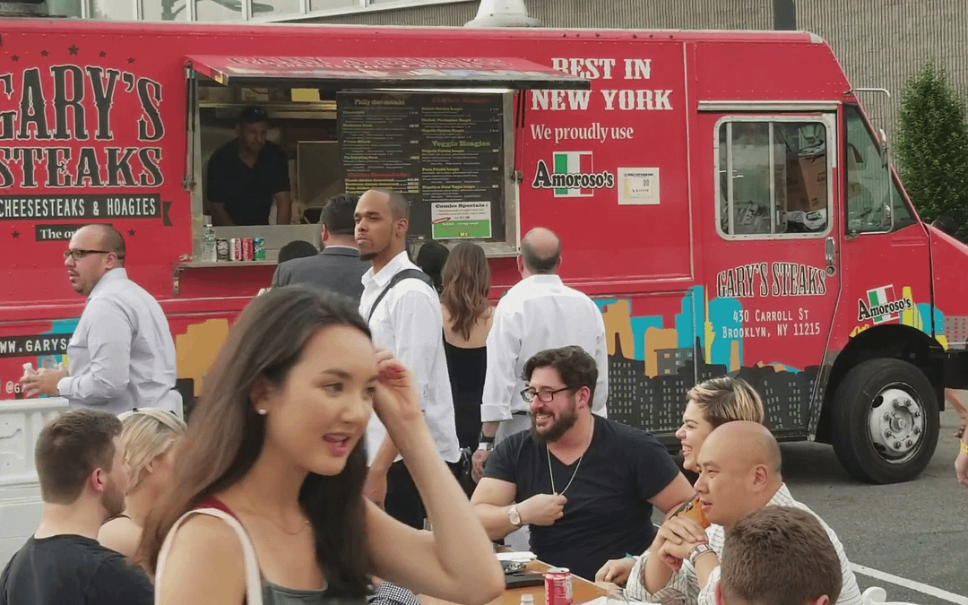 5 Reasons Why You Should Choose Food Truck Catering for the Holidays