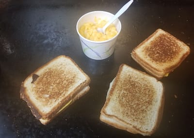 royal's grilled cheese -classic american- mac n cheese